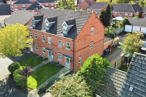 3 bedroom townhouse for sale, Barons Close, Kirby Muxloe, LE9