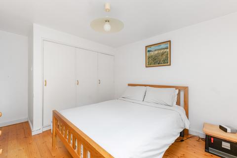 47 Barntongate Drive, Edinburgh, EH4 8BX