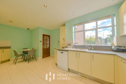 86 Batchwood Drive, St Albans, AL3 5SA