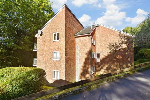 2 bedroom flat for sale, Court Bushes Road, Whyteleafe, Surrey