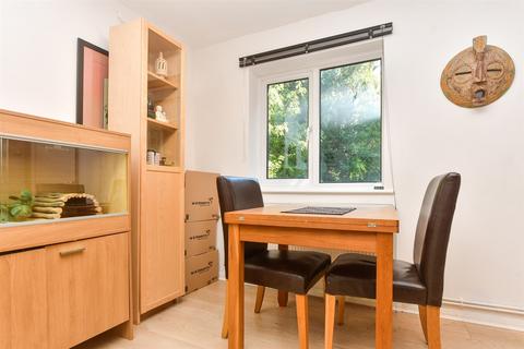 2 bedroom flat for sale, Court Bushes Road, Whyteleafe, Surrey