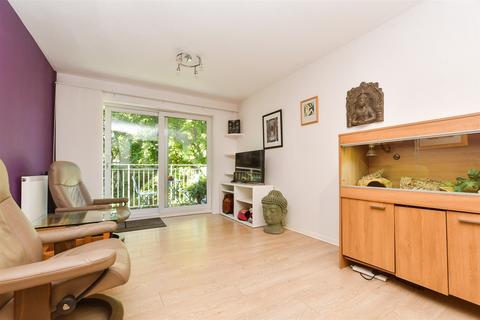 2 bedroom flat for sale, Court Bushes Road, Whyteleafe, Surrey