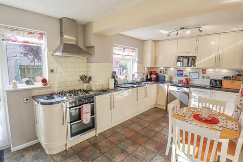 4 bedroom link detached house for sale, Danes Close, Chippenham SN15