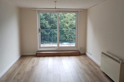 2 bedroom apartment to rent, Briary Road, Bristol BS20