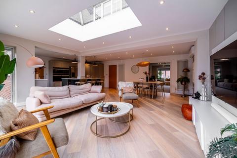 4 Wayside Drive, Sutton Coldfield, B75 5GB