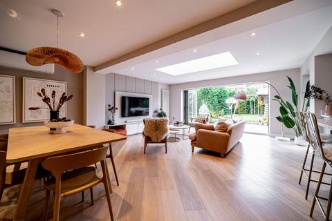 4 Wayside Drive, Sutton Coldfield, B75 5GB