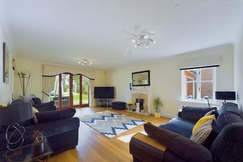 5 bedroom detached house for sale, Swandean Close, Worthing BN13