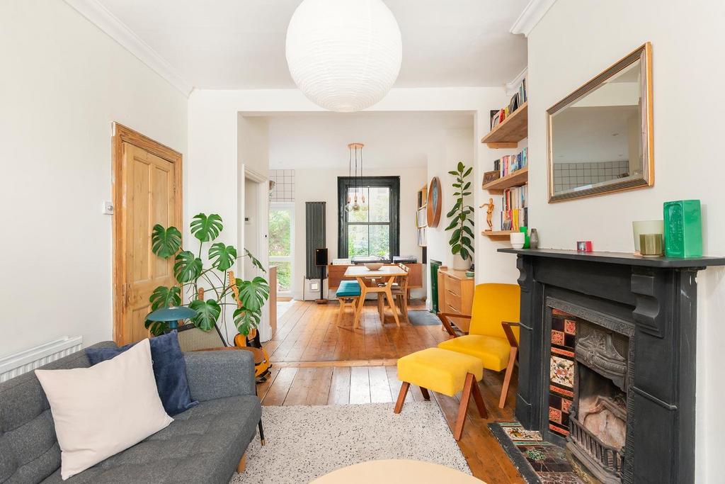 7 G4 RRD - Living Room C.jpg