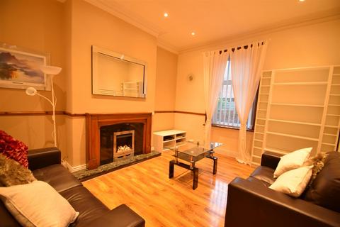 5 bedroom end of terrace house to rent, Balmoral Terrace, Heaton, NE6