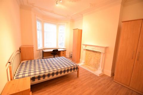 5 bedroom end of terrace house to rent, Balmoral Terrace, Heaton, NE6