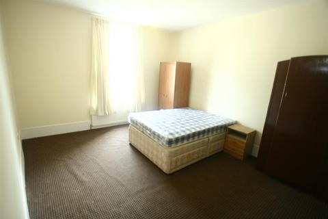 3 bedroom flat to rent, Hunters Road, Spital Tongues, NE2