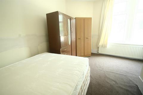 3 bedroom flat to rent, Hunters Road, Spital Tongues, NE2