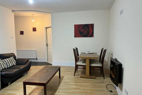3 bedroom flat to rent, Hunters Road, Spital Tongues, NE2