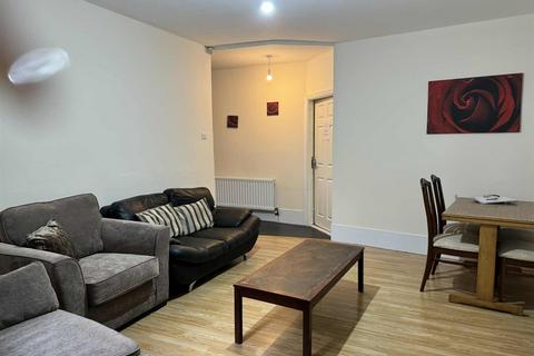 3 bedroom flat to rent, Hunters Road, Spital Tongues, NE2