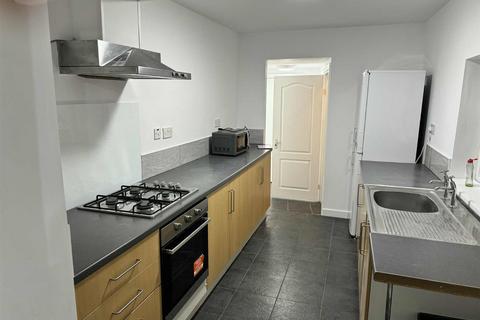 3 bedroom flat to rent, Hunters Road, Spital Tongues, NE2