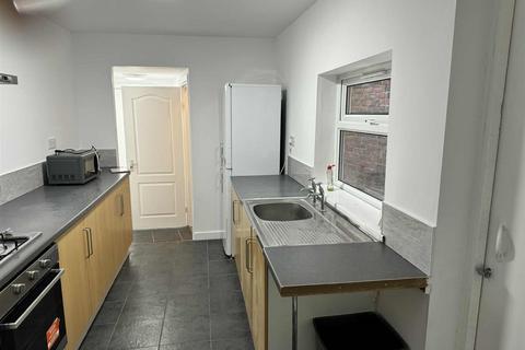 3 bedroom flat to rent, Hunters Road, Spital Tongues, NE2