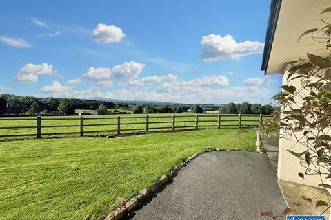 2 bedroom detached bungalow to rent, , North Tawton, Devon, EX20