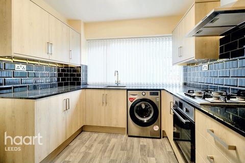 3 bedroom terraced house for sale, Whingate Close, Leeds