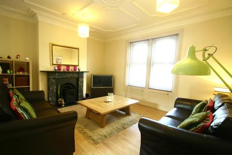 4 bedroom terraced house to rent, Hunters Road, Spital Tongues, NE2