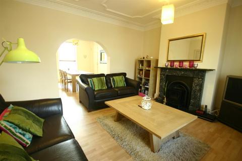 4 bedroom terraced house to rent, Hunters Road, Spital Tongues, NE2