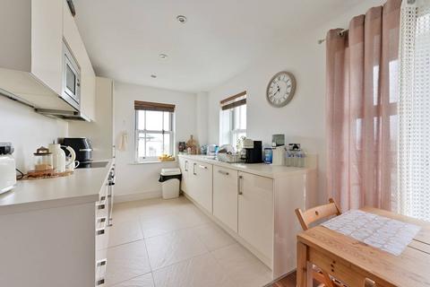 2 bedroom flat for sale, Holford Way, Roehampton, London, SW15