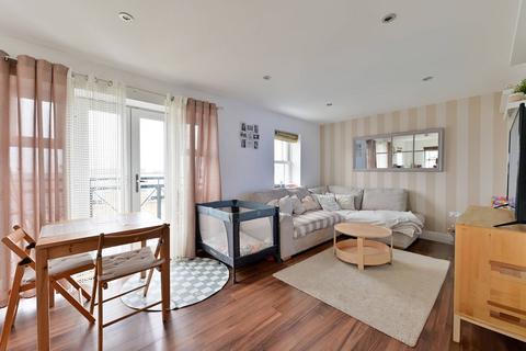 2 bedroom flat for sale, Holford Way, Roehampton, London, SW15