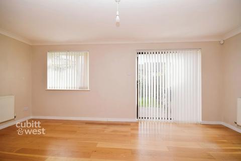 3 bedroom end of terrace house to rent, Cornflower Lane Croydon CR0