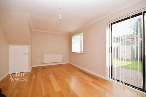 3 bedroom end of terrace house to rent, Cornflower Lane Croydon CR0