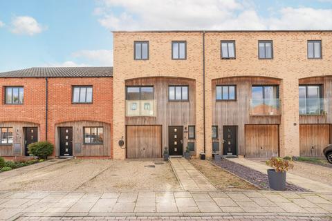 4 bedroom terraced house for sale, The Sidings, Norwich