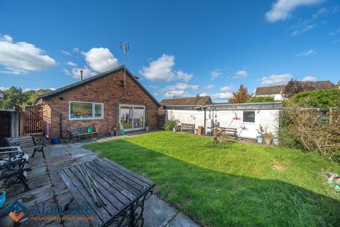 5 bedroom bungalow for sale, Valley Road, Macclesfield, SK11 8NX