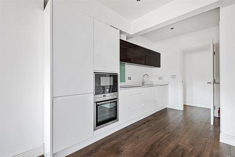 3 bedroom apartment for sale, Avenue Elmers, Surbiton