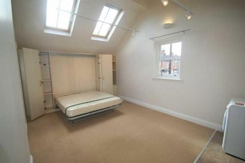 Studio to rent, Dennis House, 71 New Street, Leamington Spa, Warwickshire, CV31