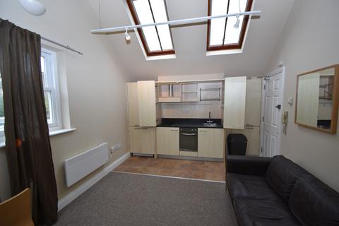 Studio to rent, Dennis House, 71 New Street, Leamington Spa, Warwickshire, CV31