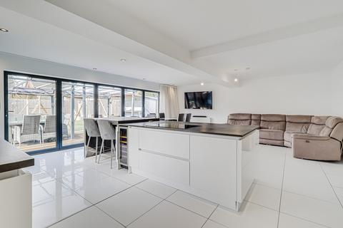 45 Burnham Road, Hullbridge, Hockley, SS5 6BG