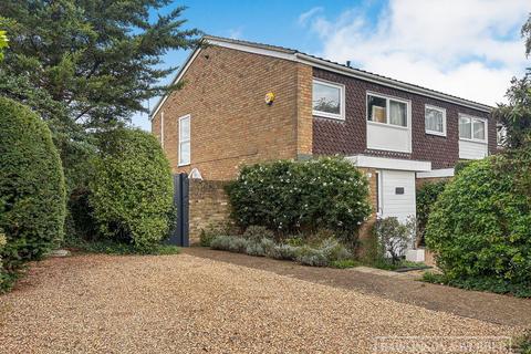 3 bedroom end of terrace house for sale, Buckingham Gardens, West Molesey KT8