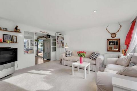 3 bedroom end of terrace house for sale, Buckingham Gardens, West Molesey KT8