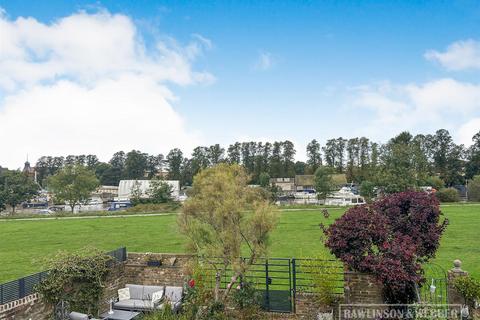 3 bedroom end of terrace house for sale, Buckingham Gardens, West Molesey KT8