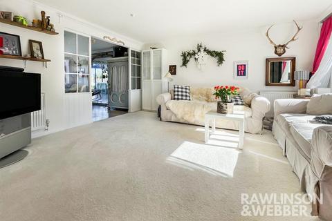 3 bedroom end of terrace house for sale, Buckingham Gardens, West Molesey KT8