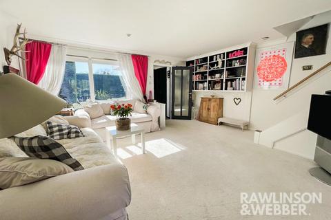 3 bedroom end of terrace house for sale, Buckingham Gardens, West Molesey KT8