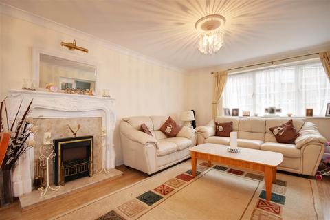 4 bedroom semi-detached house for sale, Kingsmead, Cheshunt