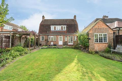 3 bedroom detached house for sale, Briar Way, Guildford