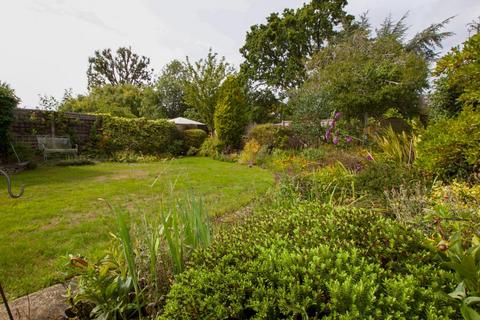 3 bedroom detached house for sale, Briar Way, Guildford