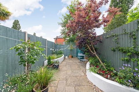 Flat B, 18 Bishopsthorpe Road, London, SE26 4NY