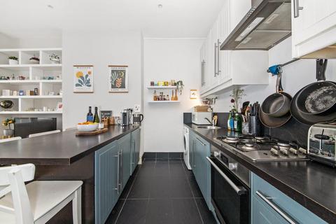 Flat B, 18 Bishopsthorpe Road, London, SE26 4NY