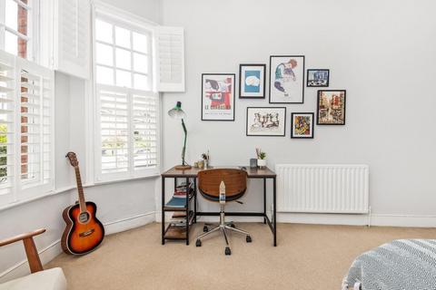 Flat B, 18 Bishopsthorpe Road, London, SE26 4NY