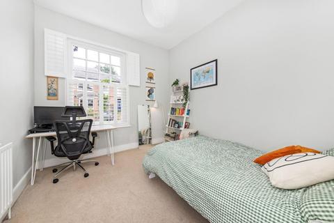 Flat B, 18 Bishopsthorpe Road, London, SE26 4NY