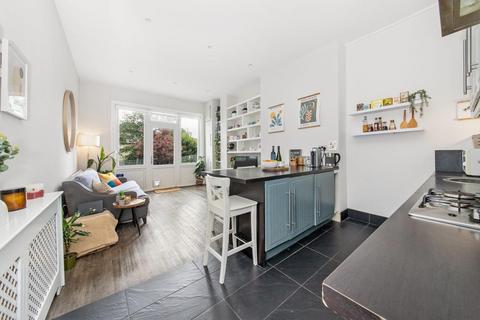 Flat B, 18 Bishopsthorpe Road, London, SE26 4NY