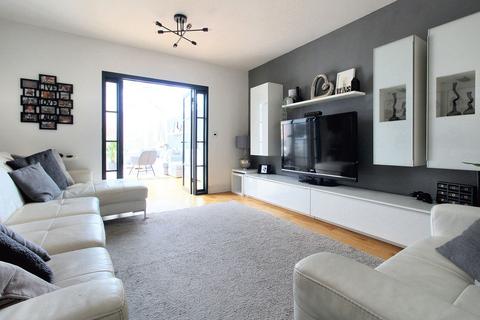 2 Bellerose Close, Coventry, CV4 9ZW