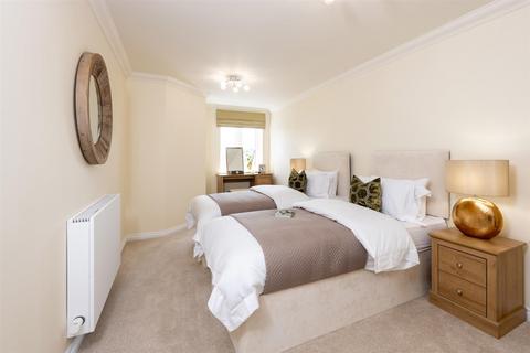 2 bedroom flat for sale, Colebrooke Lodge, Prices Lane, Reigate, Surrey