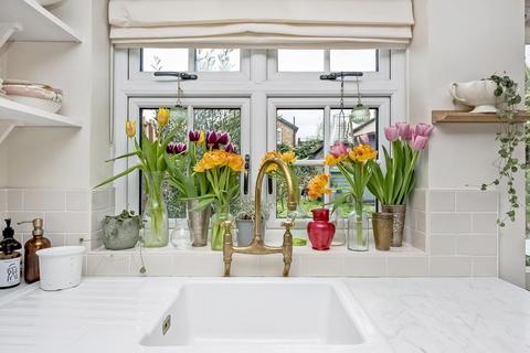 114 Victor Road, London, SE20 7JT
